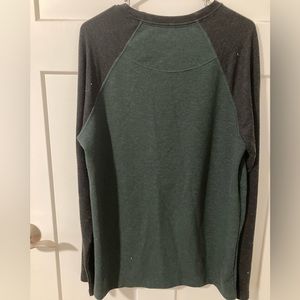 Orvis long sleeve men’s large T-shirt black and green spandex material